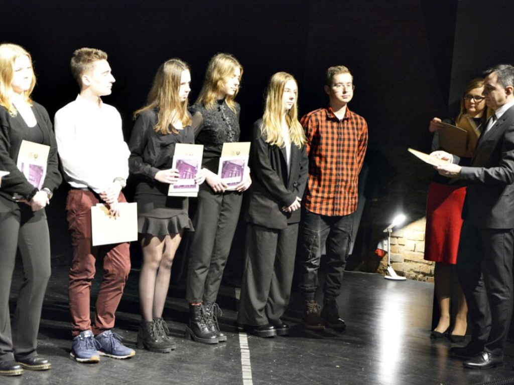 Najlepsi otrzymali stypendia. Uroczysta gala w teatrze [Zdjęcia]