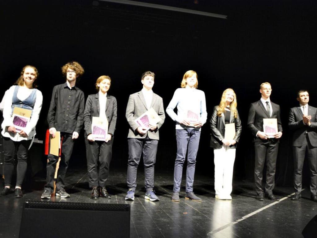 Najlepsi otrzymali stypendia. Uroczysta gala w teatrze [Zdjęcia]