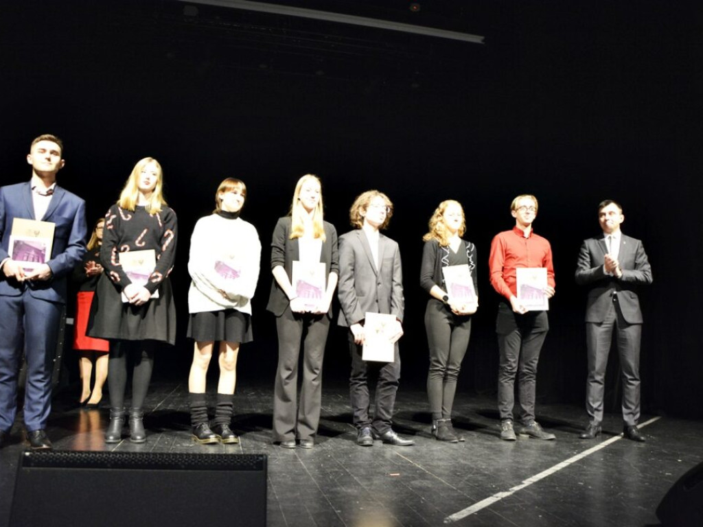Najlepsi otrzymali stypendia. Uroczysta gala w teatrze [Zdjęcia]