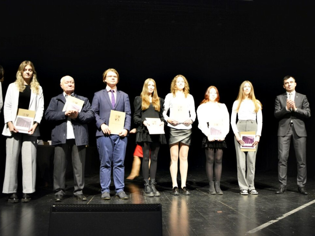 Najlepsi otrzymali stypendia. Uroczysta gala w teatrze [Zdjęcia]