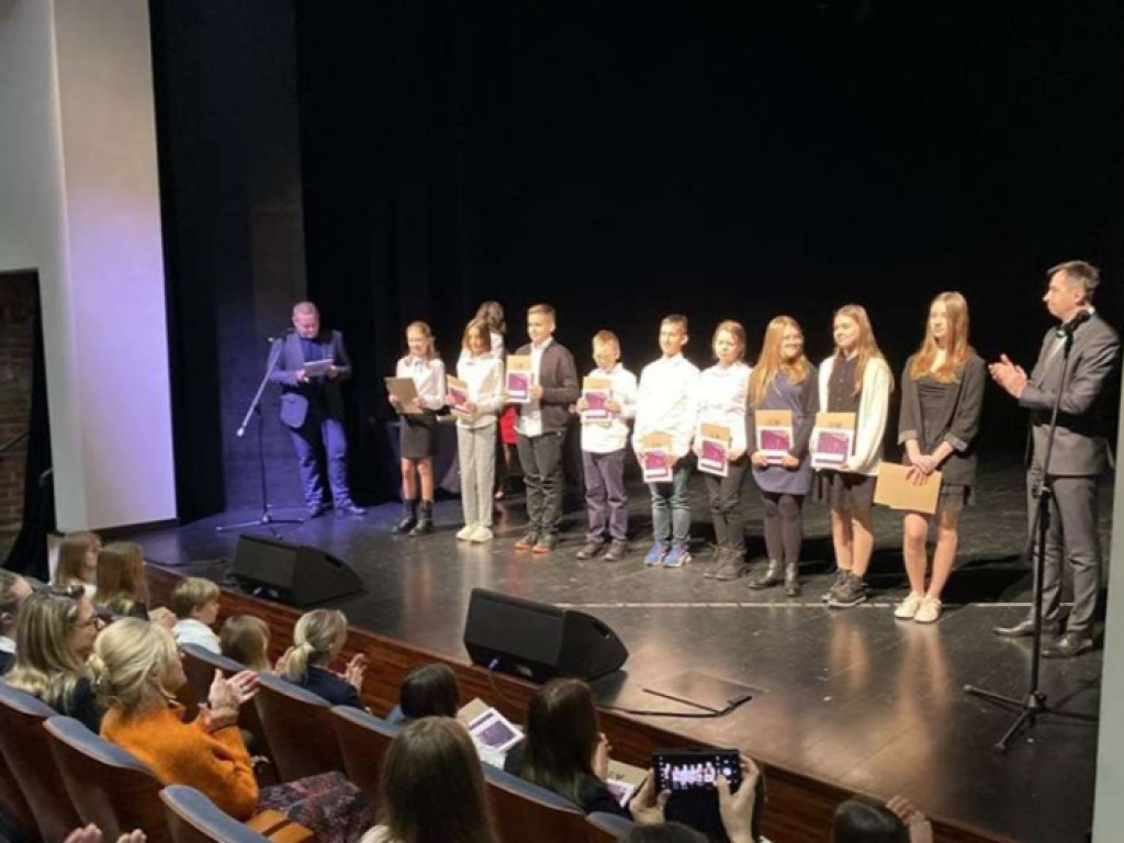 Najlepsi otrzymali stypendia. Uroczysta gala w teatrze [Zdjęcia]