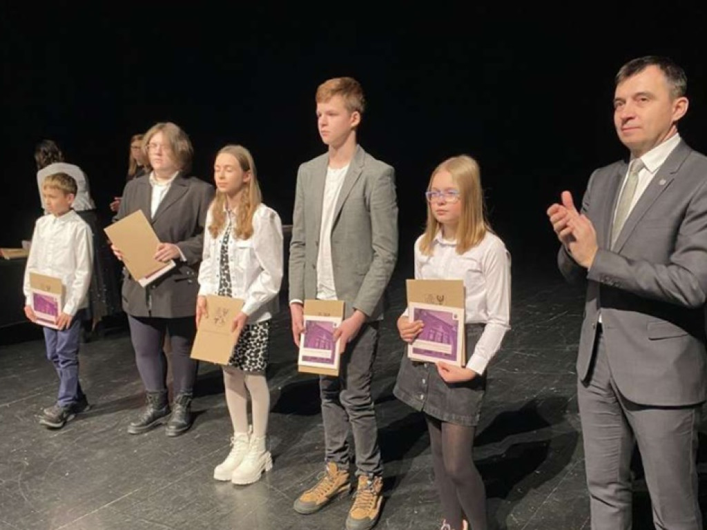 Najlepsi otrzymali stypendia. Uroczysta gala w teatrze [Zdjęcia]