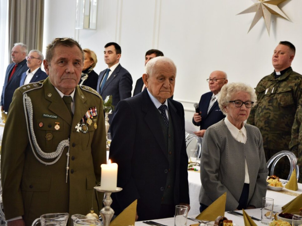 Świąteczne spotkanie weteranów. Jeden z nich skończył właśnie 96 lat [Zdjęcia]