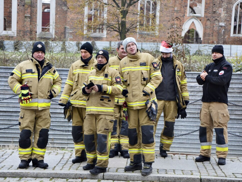 Dzwonią dzwonki... Rowerów. Mikołaje zamienili sanie na jednoślady i wyruszyli z paczkami do dzieci [Zdjęcia]