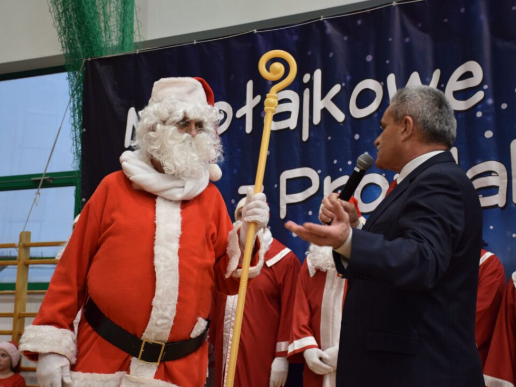 Mikołajkowe spotkanie dla dzieci z całej gminy Grębocice. Wszystkie dostały prezenty! [Zdjęcia]