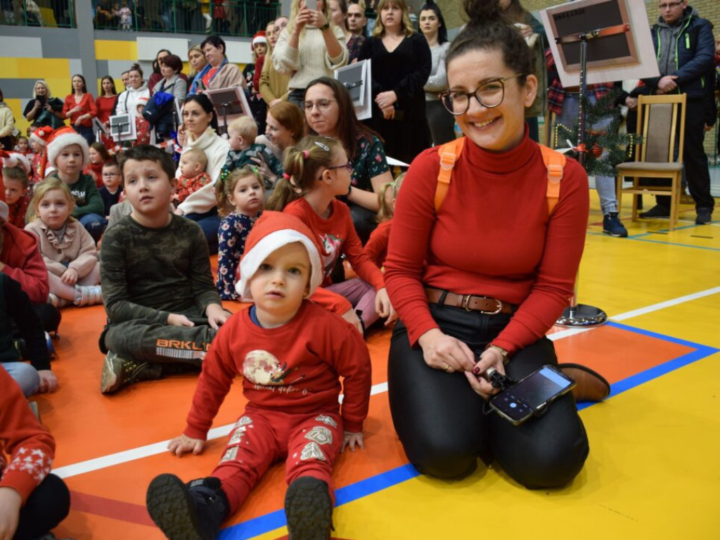 Mikołajkowe spotkanie dla dzieci z całej gminy Grębocice. Wszystkie dostały prezenty! [Zdjęcia]