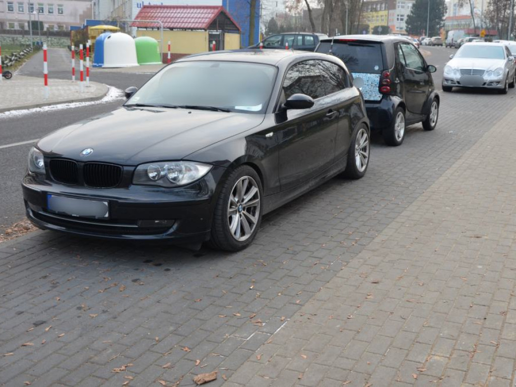 Kobieta ma złamaną nogę. Kierowca odpowie za nieuwagę