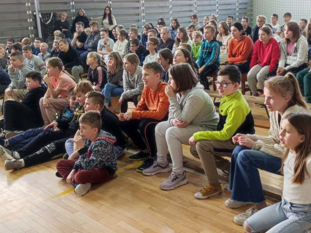 Bajki na żywo w szkole podstawowej w Kotli