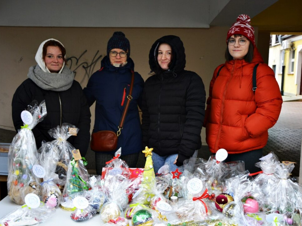 Kiermasz charytatywny dla Izy. Akcję przygotowali koledzy i nauczyciele