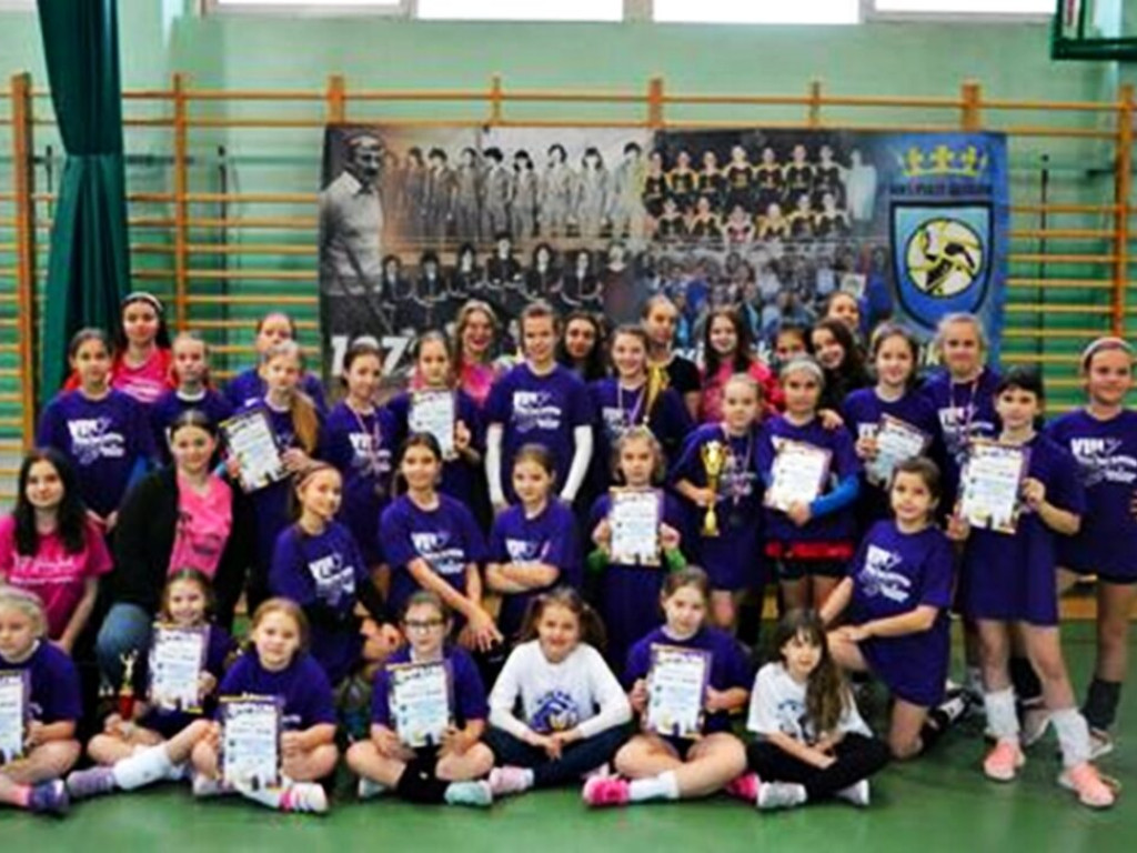 VIII Grand Prix Głogowa W Minisiatkówce Dziewcząt - Turniej Mikołajkowy