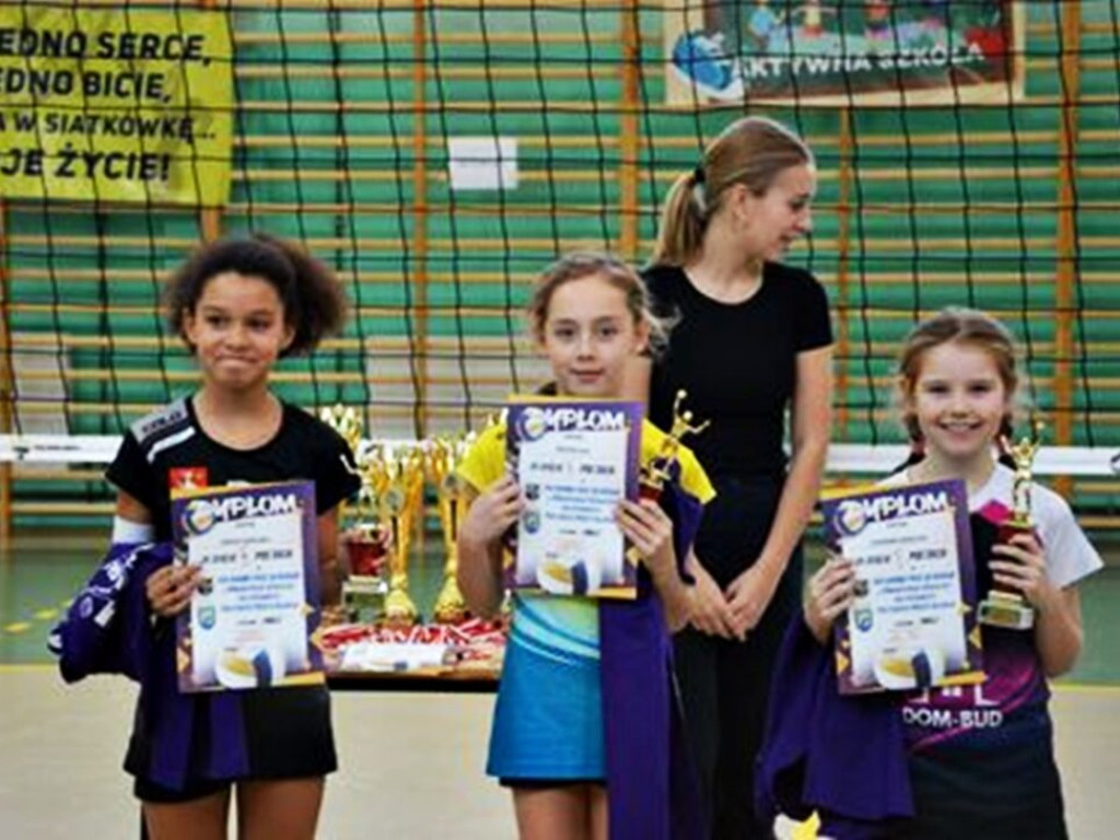 VIII Grand Prix Głogowa W Minisiatkówce Dziewcząt - Turniej Mikołajkowy