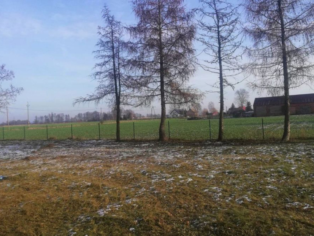 Widać różnicę! Nowe ogrodzenie cmentarza w Skidniowie