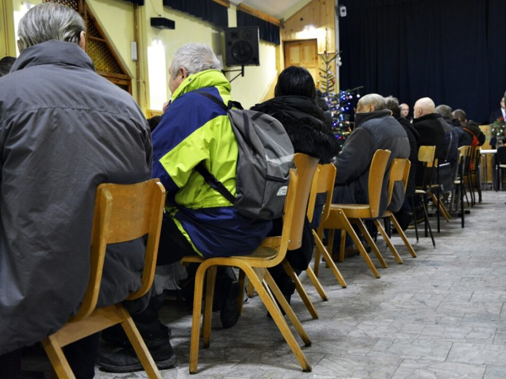 Wigilia dla osób bezdomnych. Uczestnik: Miło jest, a jedzenie świeże