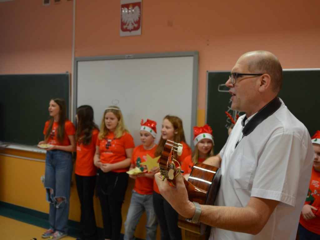 Dziesiątki kartek i moc życzeń świątecznych dla Weroniki. Trzymają kciuki przed operacją