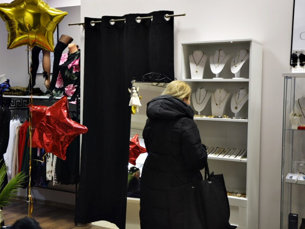 Kochają to, co robią. Butik Tkaninowe Inspiracje i eCristall