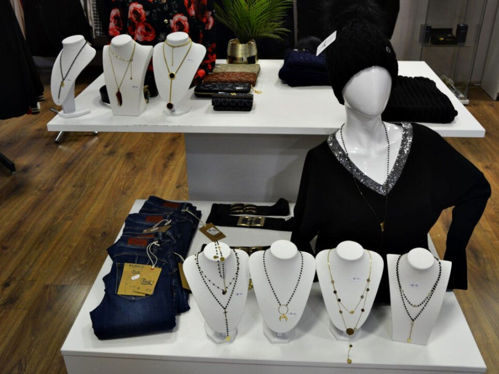 Kochają to, co robią. Butik Tkaninowe Inspiracje i eCristall