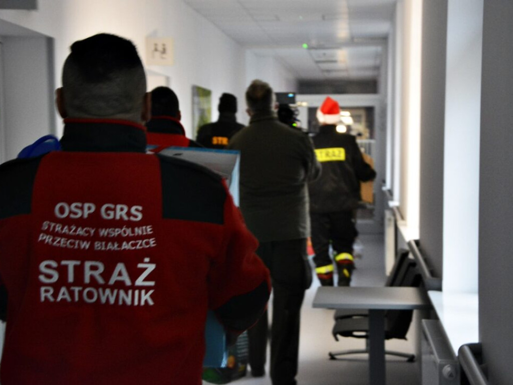 Paczka na święta - dla dzieciaka od strażaka [Zdjęcia]