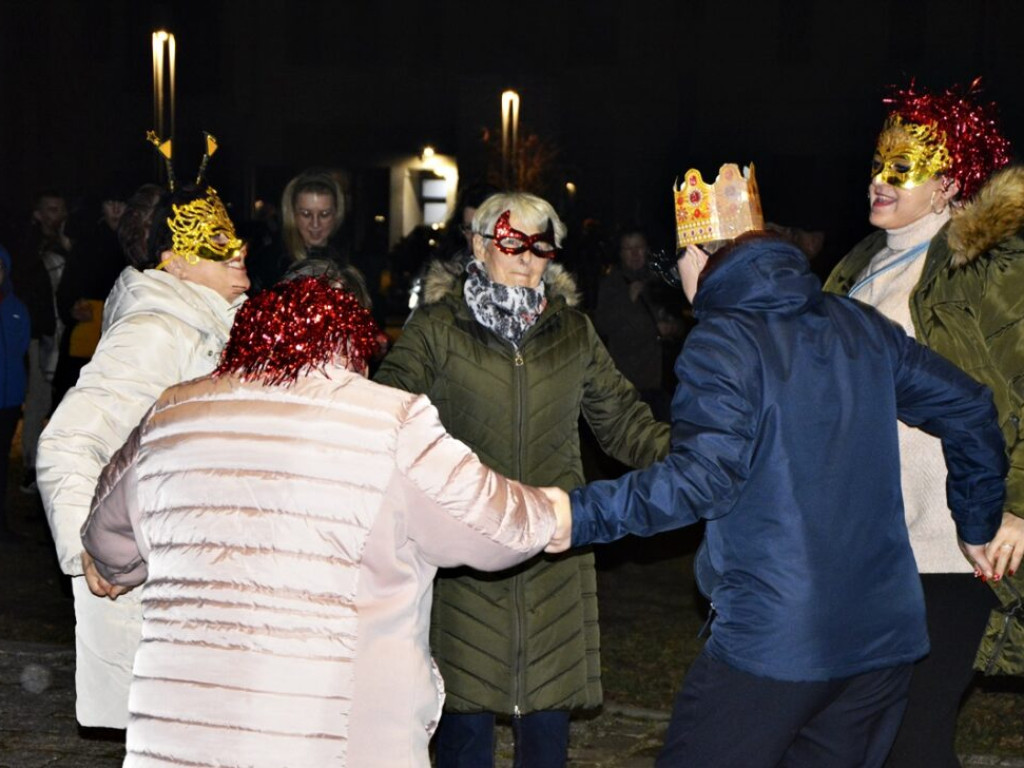 Nowy Rok 2023! Tak głogowianie bawili się na Bulwarze Nadodrzańskim [Zdjęcia]