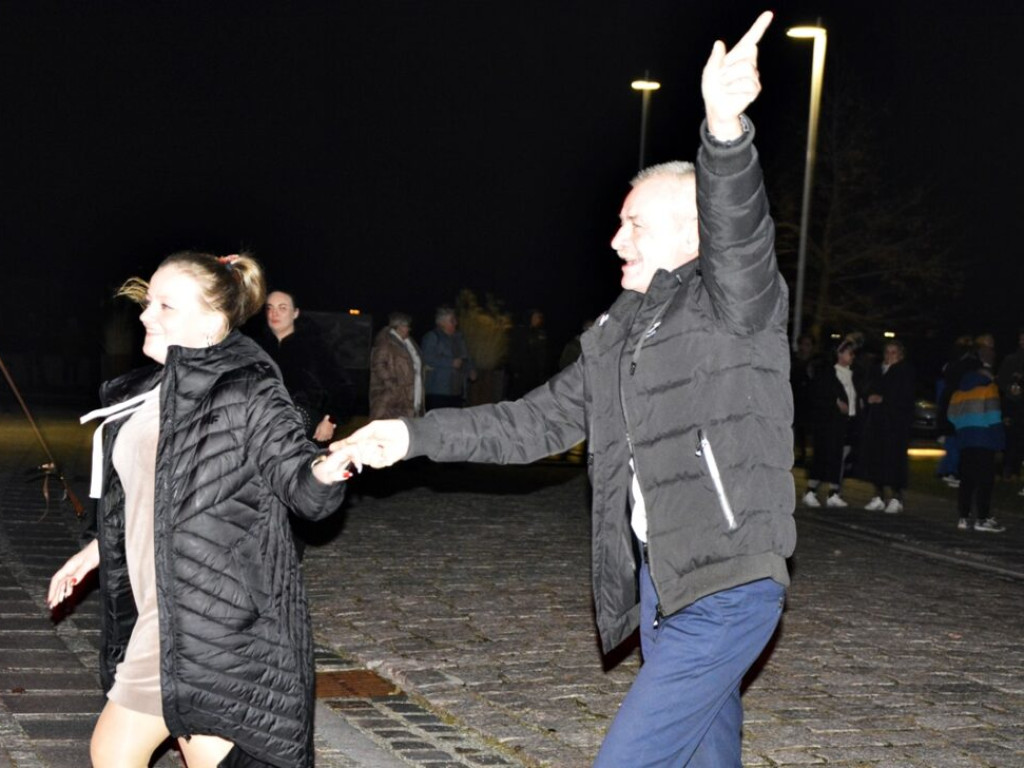 Nowy Rok 2023! Tak głogowianie bawili się na Bulwarze Nadodrzańskim [Zdjęcia]