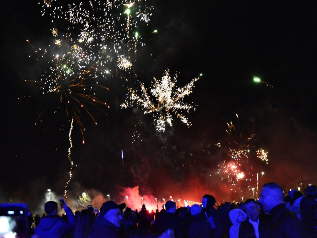 Nowy Rok 2023! Tak głogowianie bawili się na Bulwarze Nadodrzańskim [Zdjęcia]