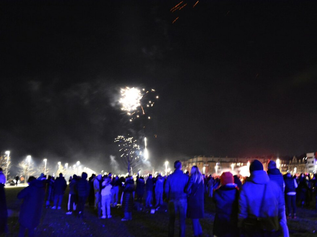 Nowy Rok 2023! Tak głogowianie bawili się na Bulwarze Nadodrzańskim [Zdjęcia]
