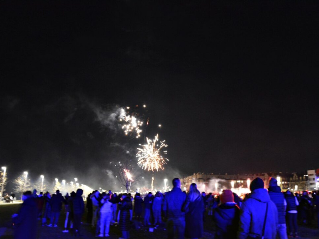 Nowy Rok 2023! Tak głogowianie bawili się na Bulwarze Nadodrzańskim [Zdjęcia]