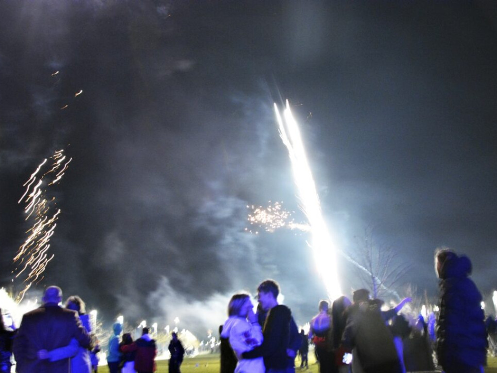 Nowy Rok 2023! Tak głogowianie bawili się na Bulwarze Nadodrzańskim [Zdjęcia]
