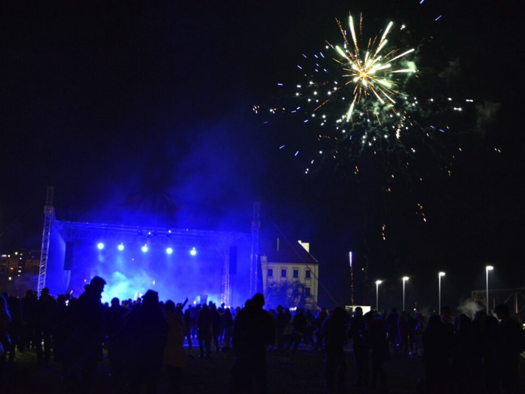 Nowy Rok 2023! Tak głogowianie bawili się na Bulwarze Nadodrzańskim [Zdjęcia]
