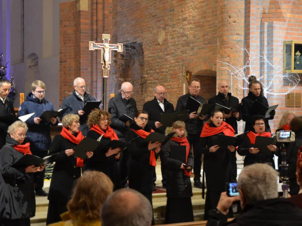 Kolegiata rozbrzmiała kolędami. Wystąpił też solista z Opery Kijowskiej