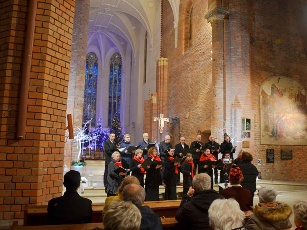 Kolegiata rozbrzmiała kolędami. Wystąpił też solista z Opery Kijowskiej
