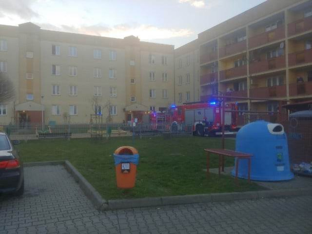 Strażacy pędzili na sygnale na os. Piastów. Co tam się dzieje?