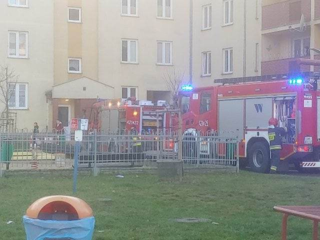 Strażacy pędzili na sygnale na os. Piastów. Co tam się dzieje?