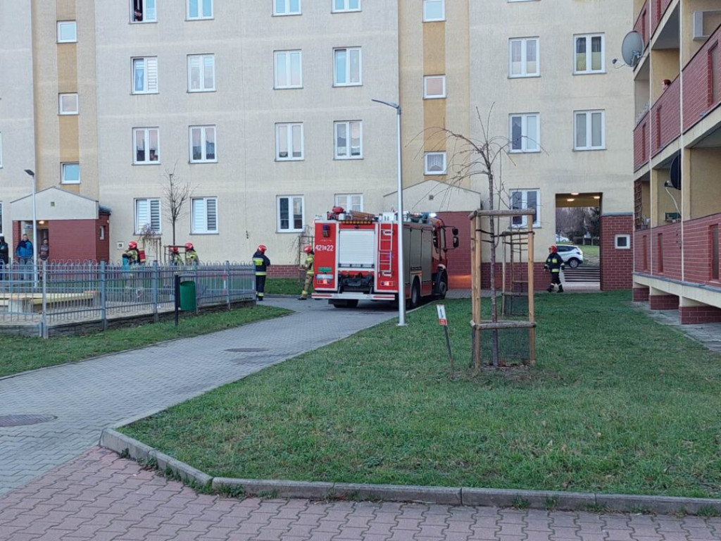 Strażacy pędzili na sygnale na os. Piastów. Co tam się dzieje?