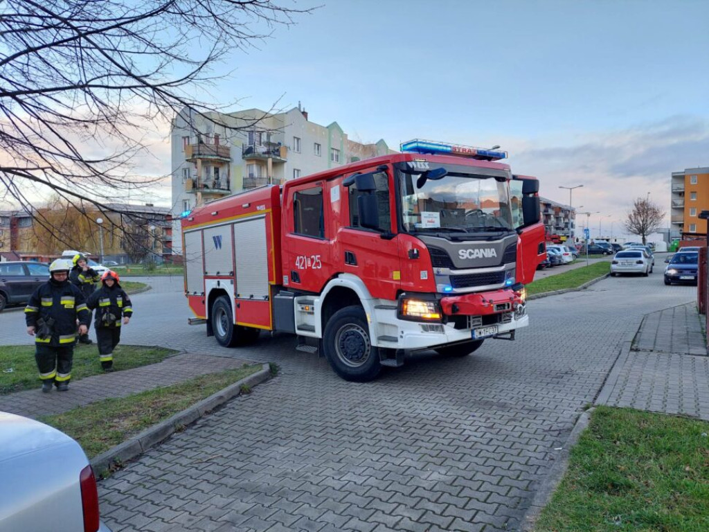 Strażacy pędzili na sygnale na os. Piastów. Co tam się dzieje?