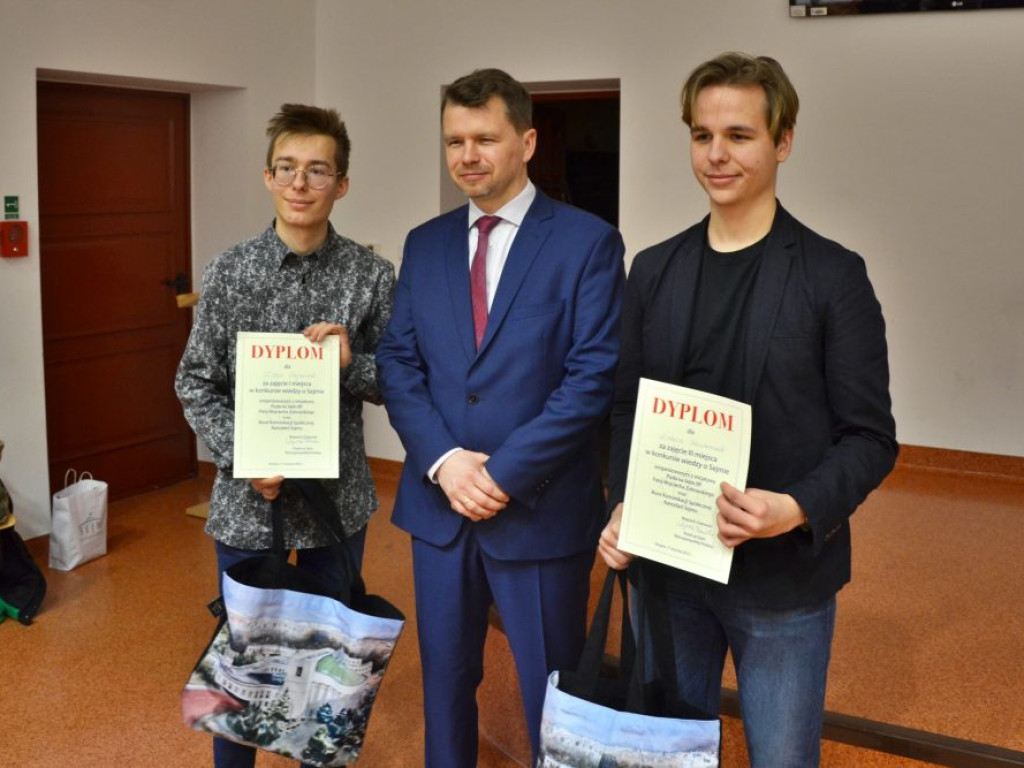Poseł osobiście gratulował. Rozstrzygnięcie konkursu wiedzy o Sejmie