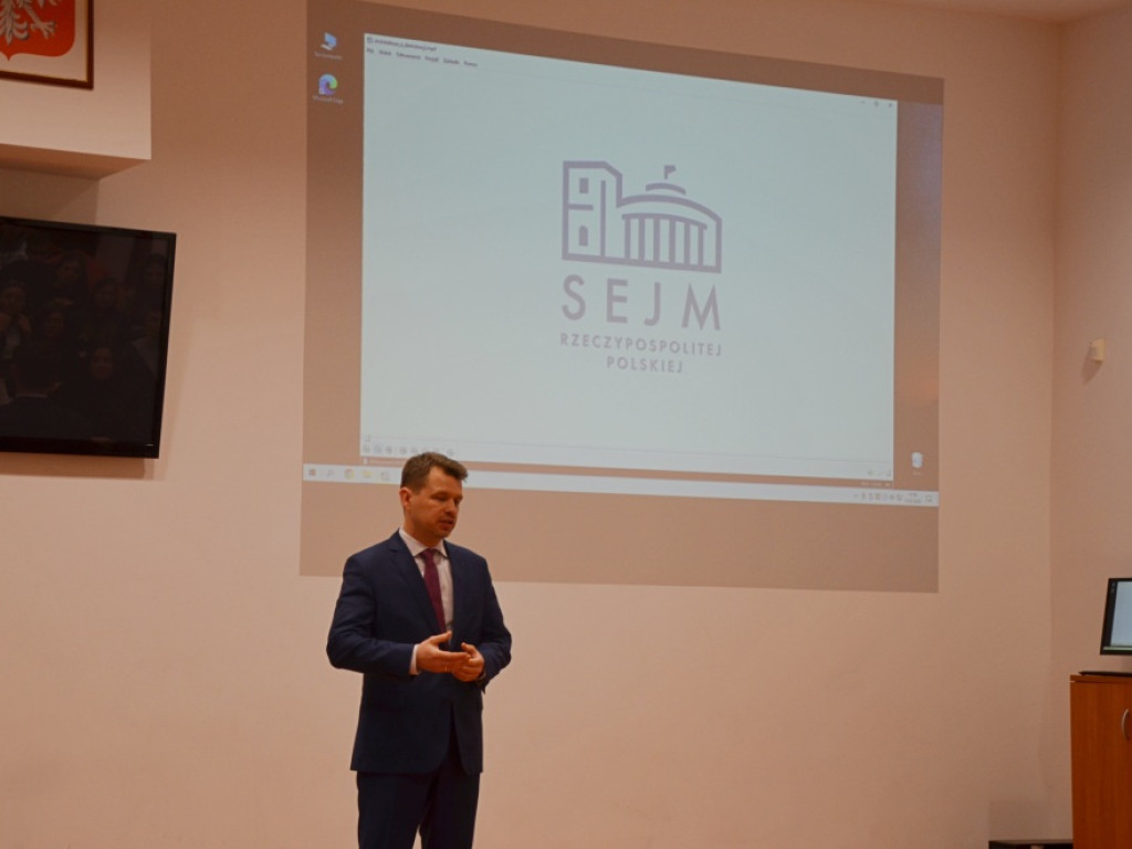 Poseł osobiście gratulował. Rozstrzygnięcie konkursu wiedzy o Sejmie