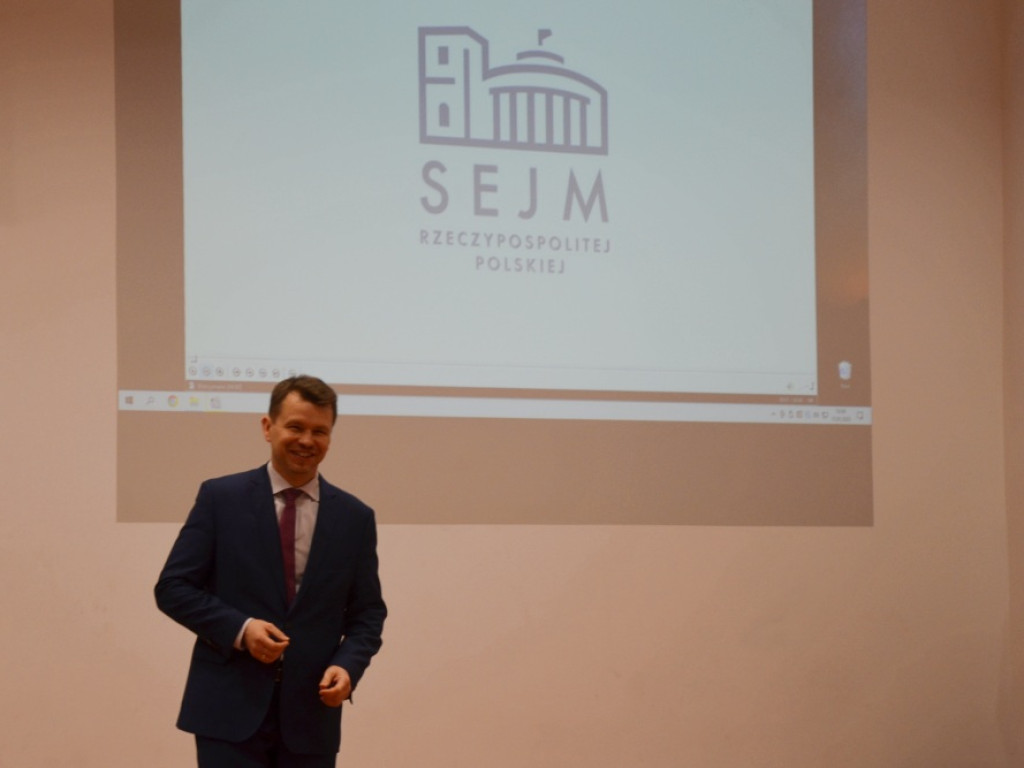 Poseł osobiście gratulował. Rozstrzygnięcie konkursu wiedzy o Sejmie