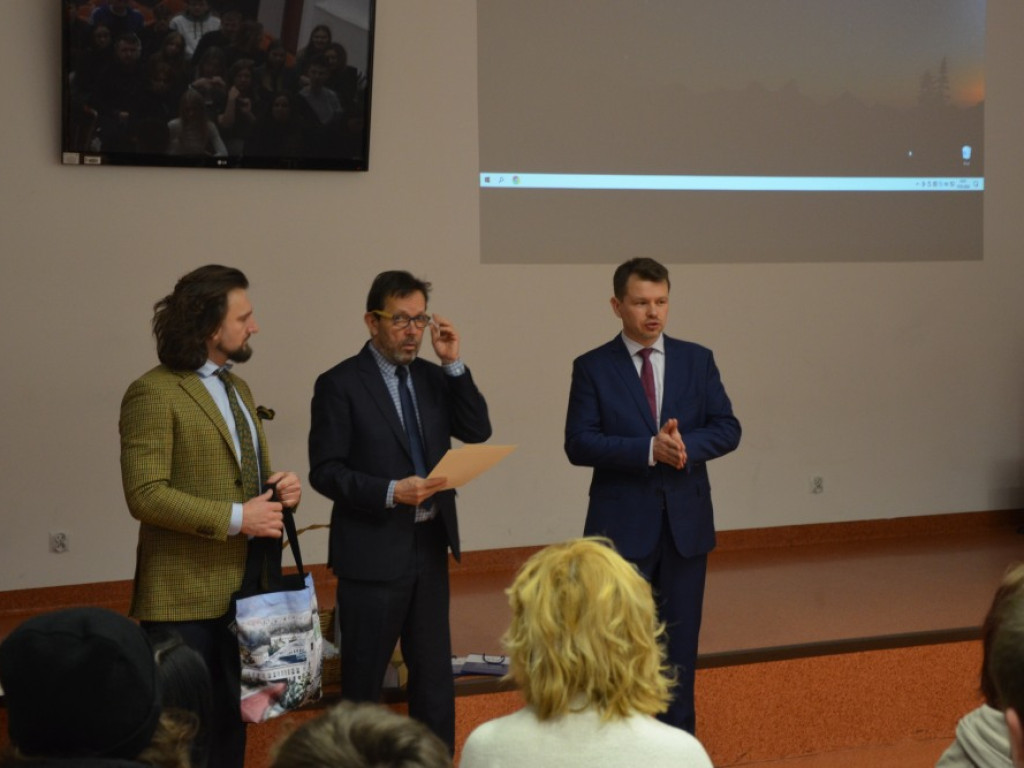 Poseł osobiście gratulował. Rozstrzygnięcie konkursu wiedzy o Sejmie