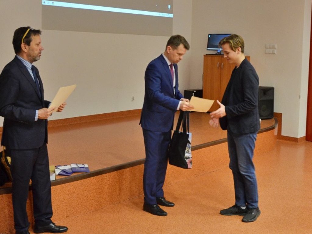 Poseł osobiście gratulował. Rozstrzygnięcie konkursu wiedzy o Sejmie