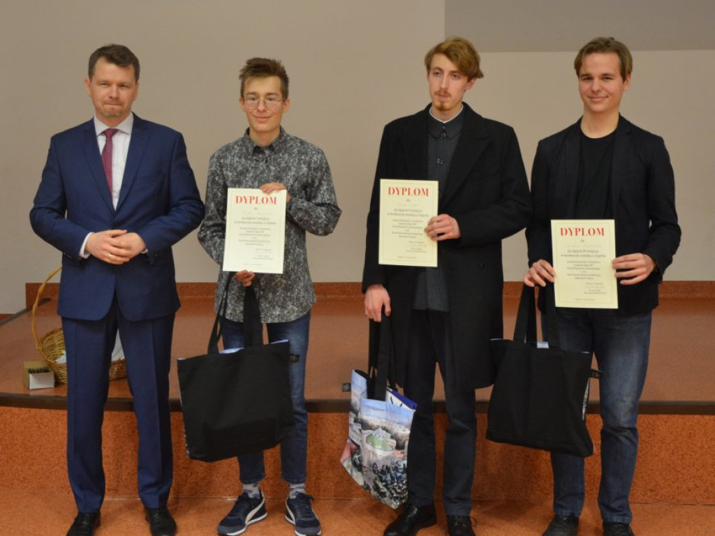 Poseł osobiście gratulował. Rozstrzygnięcie konkursu wiedzy o Sejmie