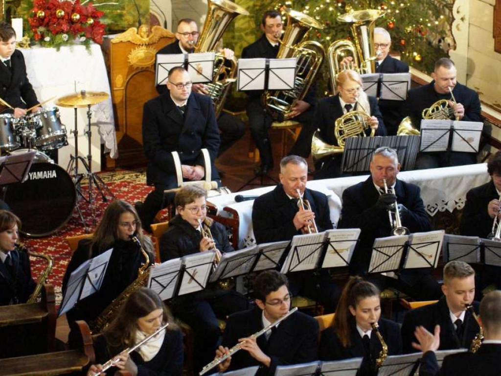W Kwielicach koncertowała orkiestra dęta. Rozbrzmiały kolędy i nie tylko