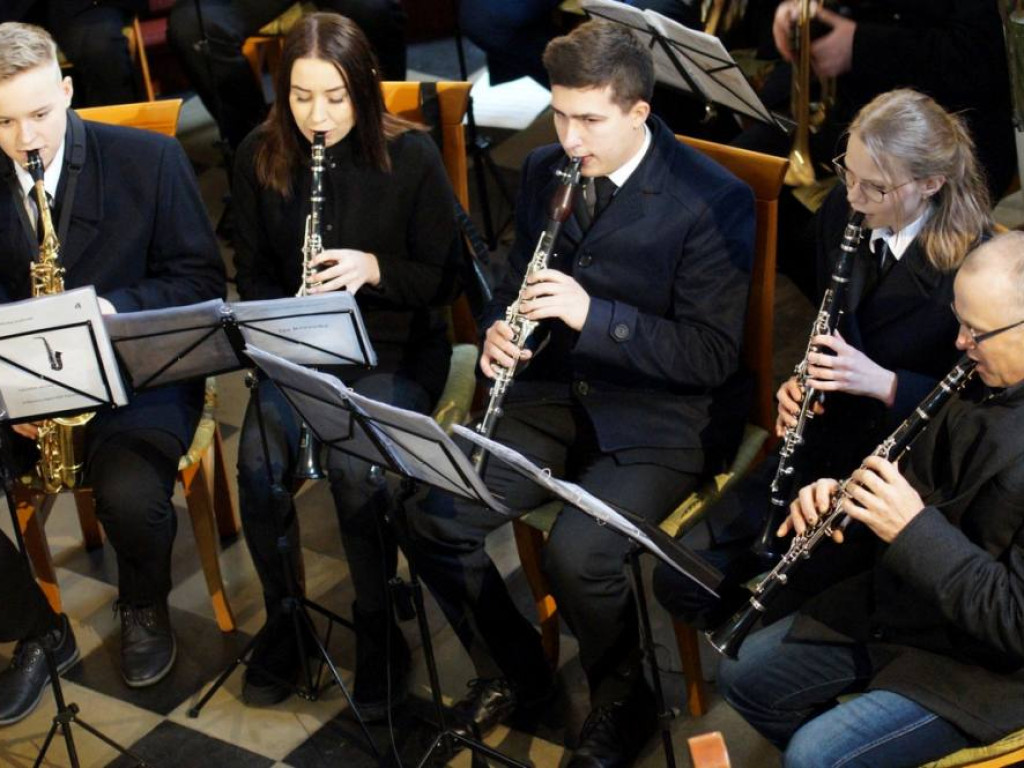 W Kwielicach koncertowała orkiestra dęta. Rozbrzmiały kolędy i nie tylko