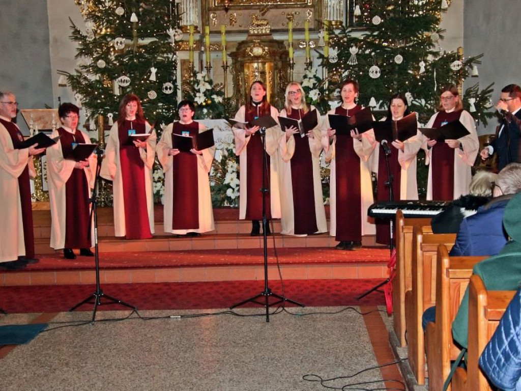 Koncert kolęd i pastorałek w Sławie [Zdjęcia]