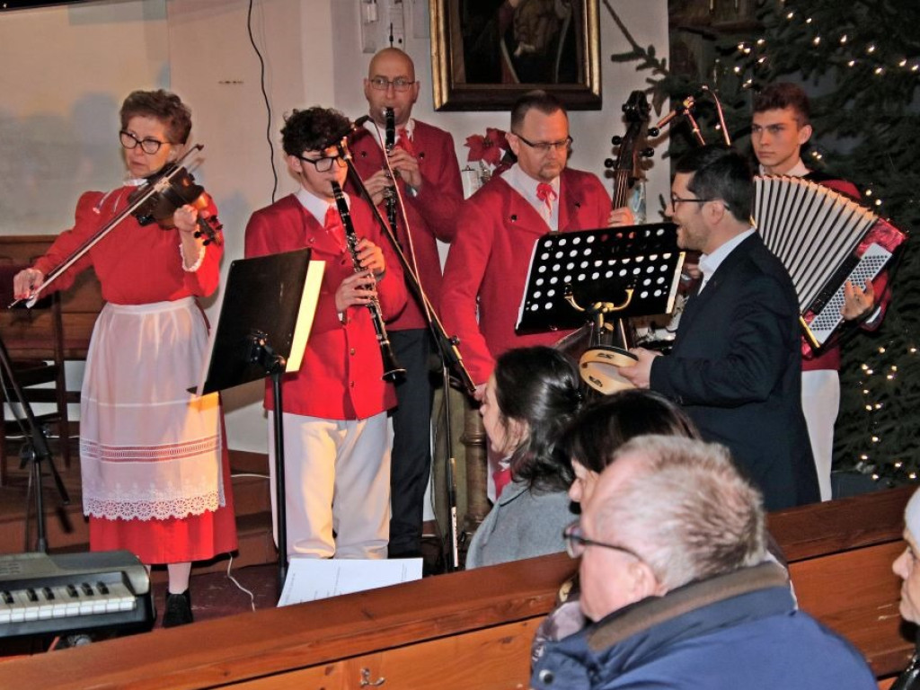 Koncert kolęd i pastorałek w Sławie [Zdjęcia]