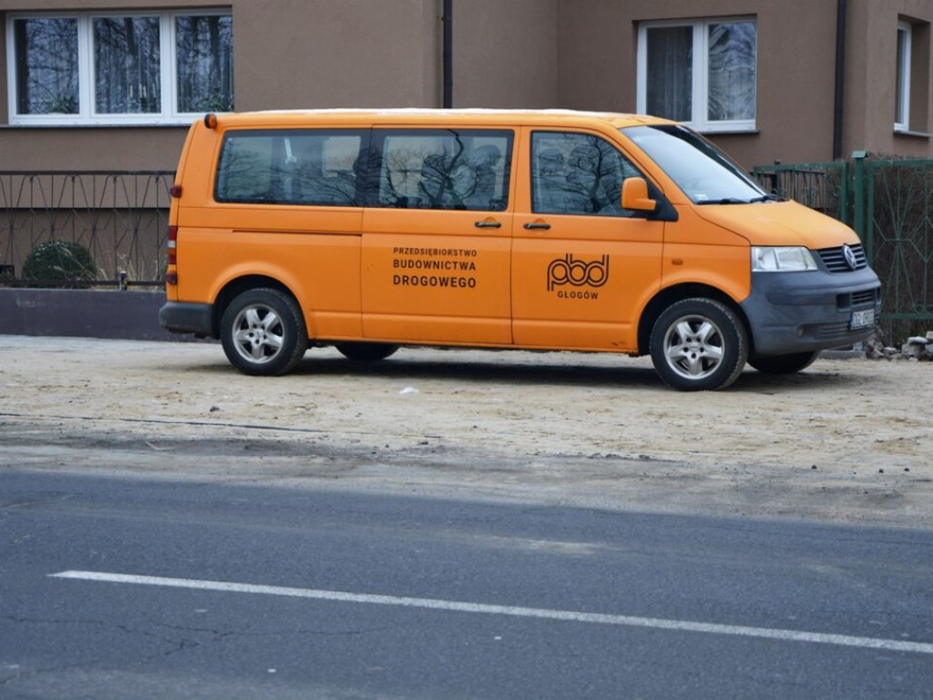 Przebudowa chodnika przy ul. Wita Stwosza. Prace idą pełną parą!