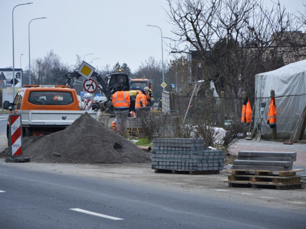 Przebudowa chodnika przy ul. Wita Stwosza. Prace idą pełną parą!