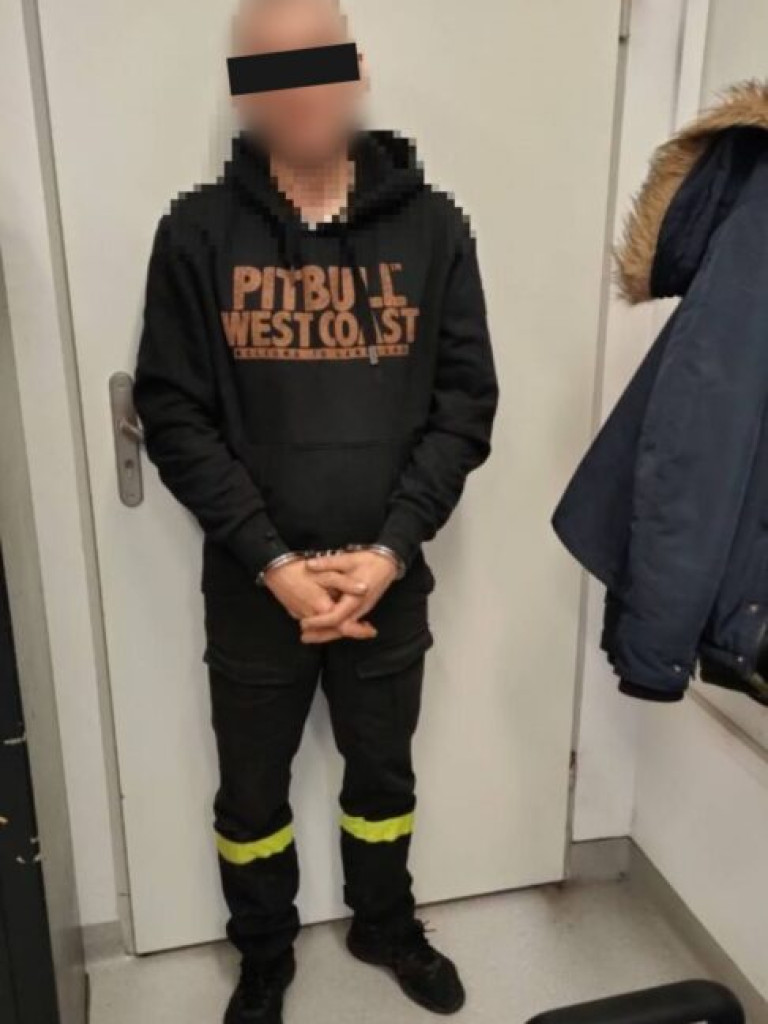 Złodziej w rękach policji! Odpowie też za zniszczenie samochodów i posiadanie narkotyków