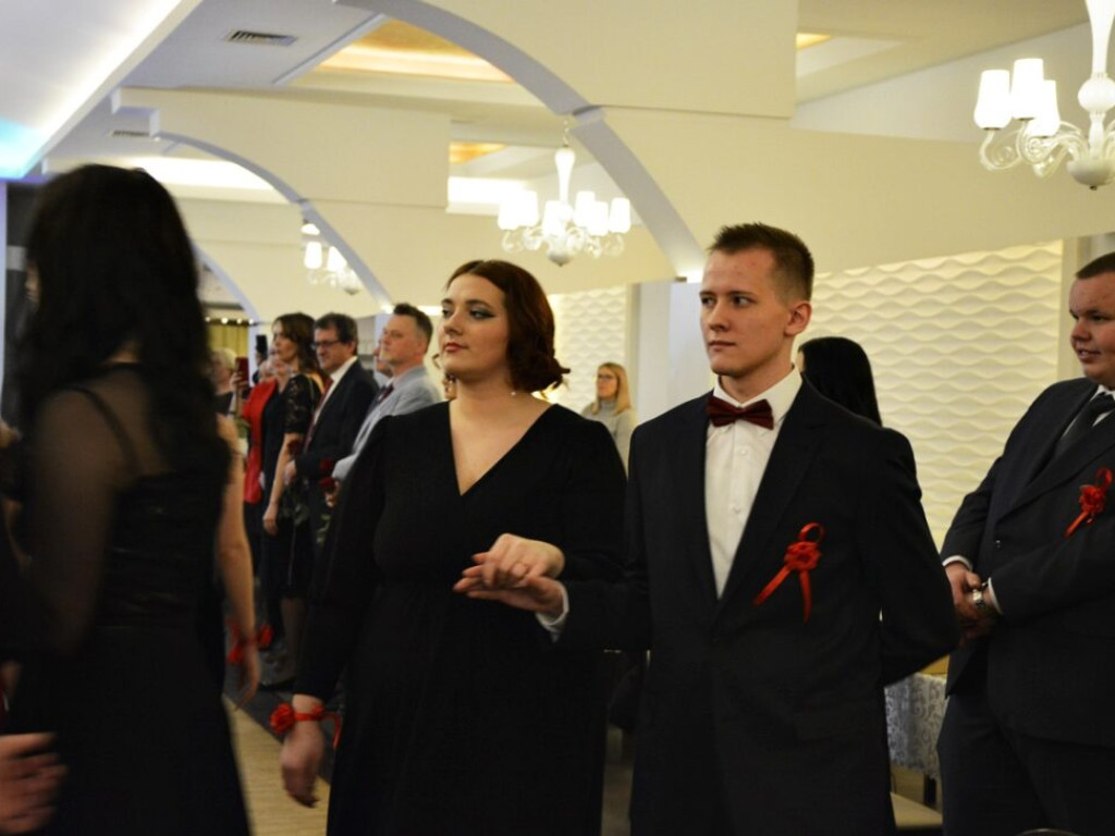 Studniówka Zespołu Szkół Samochodowych i Budowlanych [Zdjęcia]