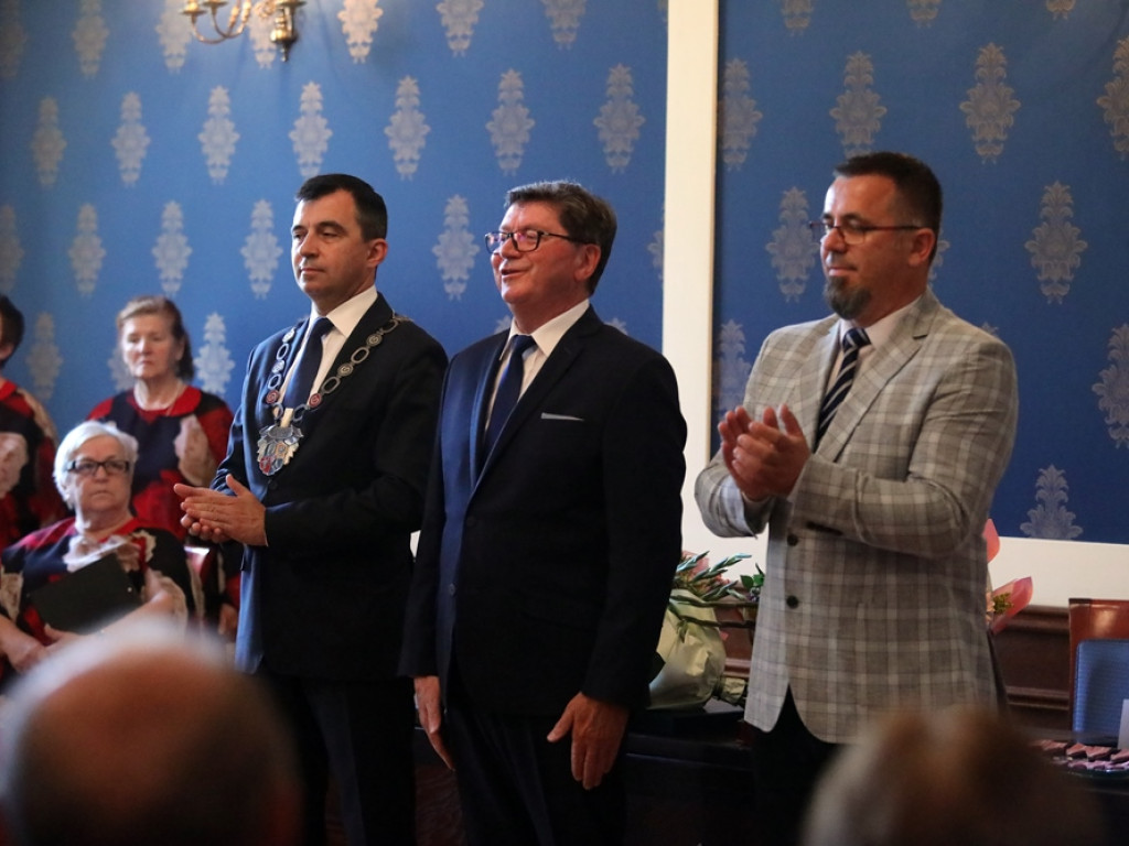 Jak otrzymać Medal za Długoletnie Pożycie Małżeńskie?