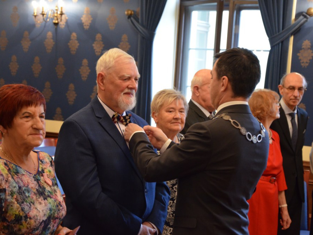 Jak otrzymać Medal za Długoletnie Pożycie Małżeńskie?